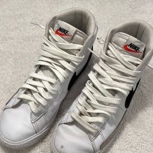 Pre loved Nike Blazer High top size 7Y